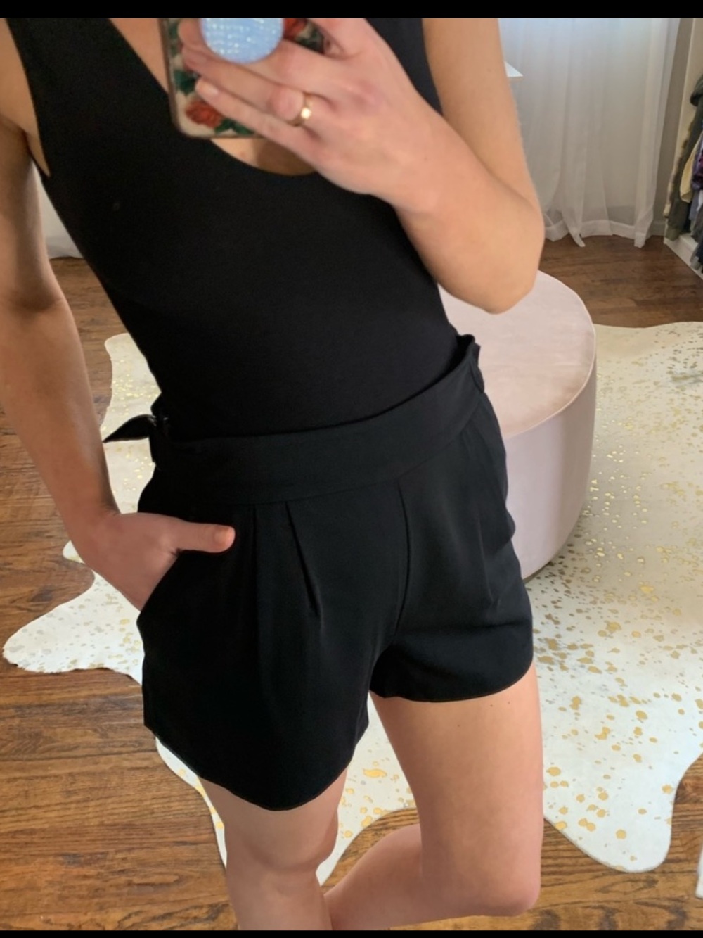 🍸 FOREVER 21 WOMENS SIZE MEDIUM BLACK DRESS SHORTS